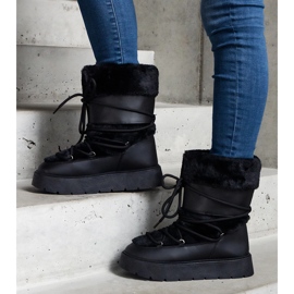 Crne izolirane ženske čizme za snijeg ukrašene krznom crna 1