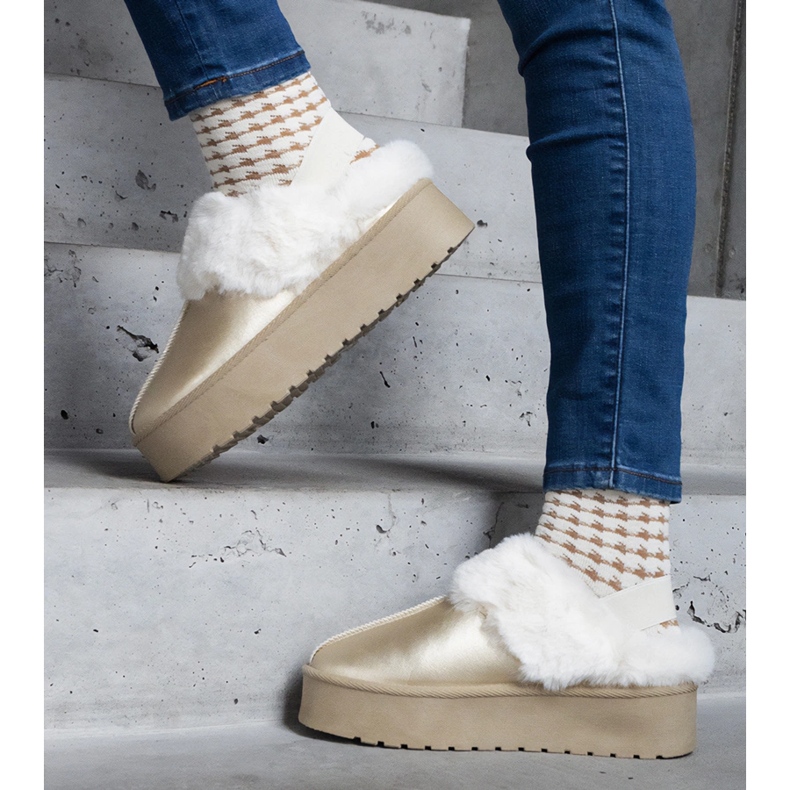 Zlatne platform papuče ukrašene krznom s elastičnom trakom na peti zlatni 1
