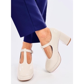Bež lakirane salonke s platformom 1