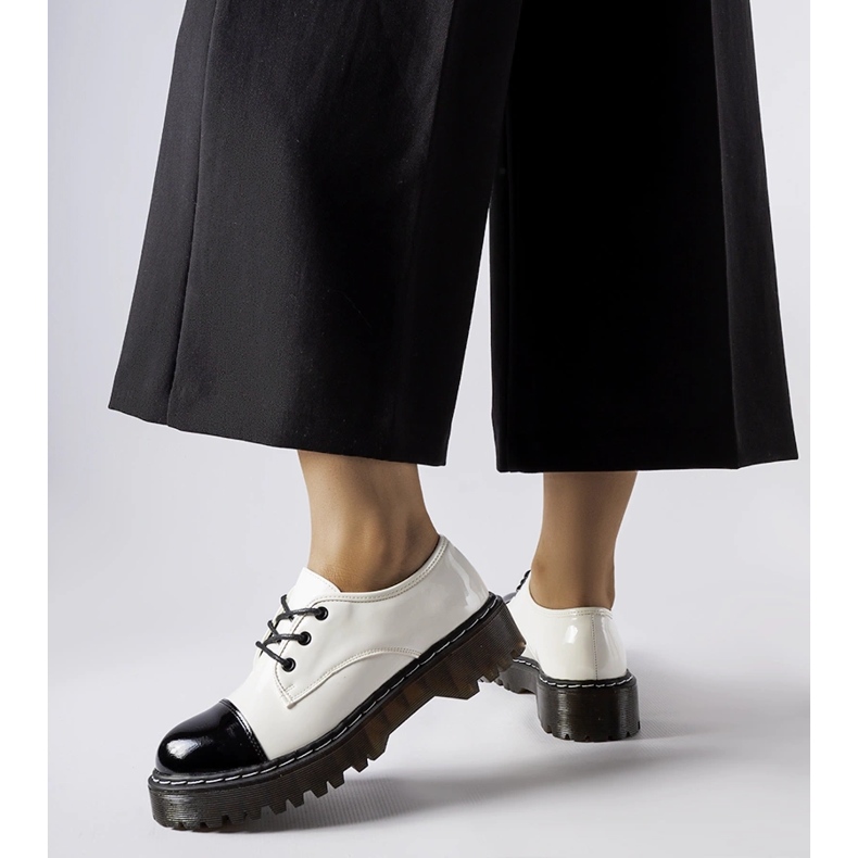 Bijelo-crne lakirane cipele bijela 1