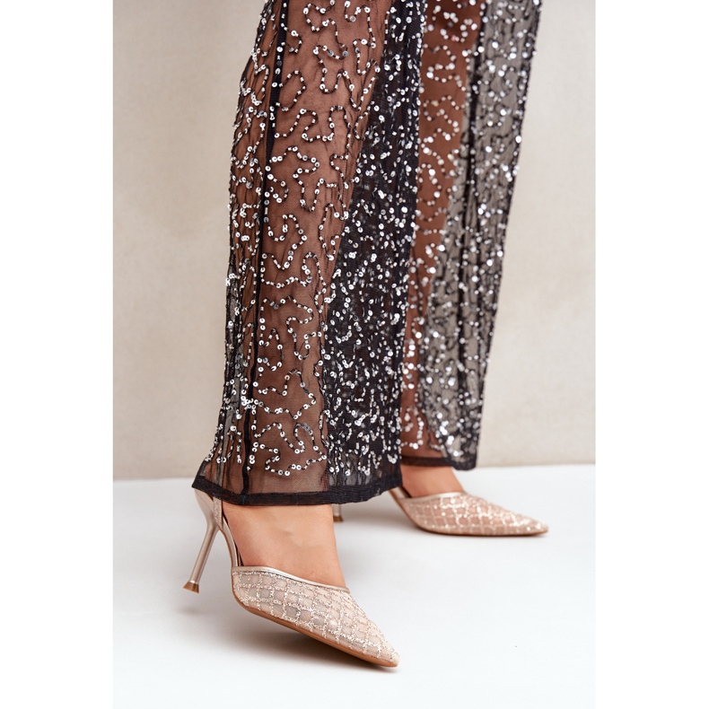 Visoke potpetice s otvorenom petom ukrašene zlatnim sjajem 2