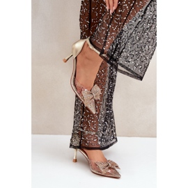 Ženske štikle ukrašene impresivnom zlatnom mašnom zlatni 1