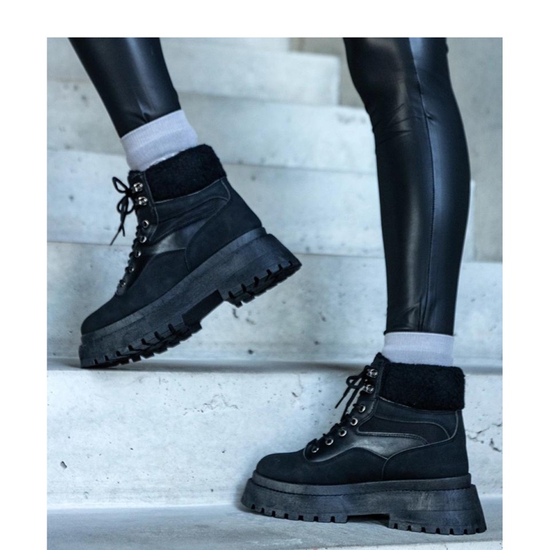 Crne tenisice s debelim potplatom i krznom iz Best - Solea crna 1