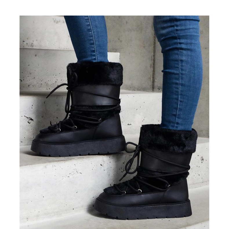 Crne izolirane čizme za snijeg na vezanje ukrašene krznom crna 1