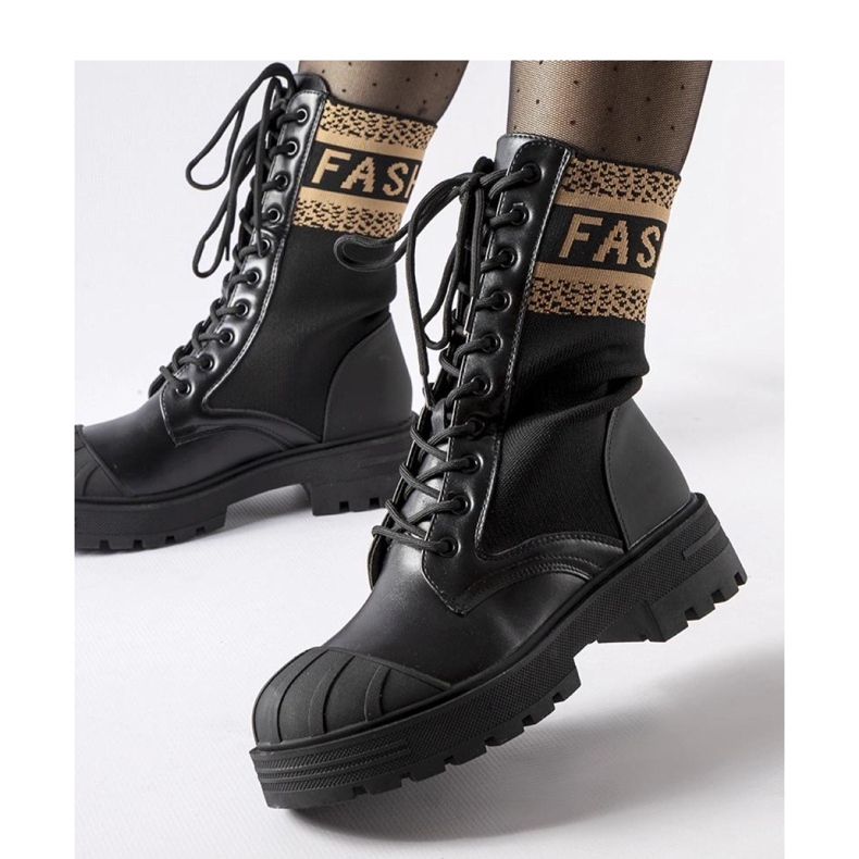 Crne čizme čarape sa smeđim natpisom Daria - Solea crno 1