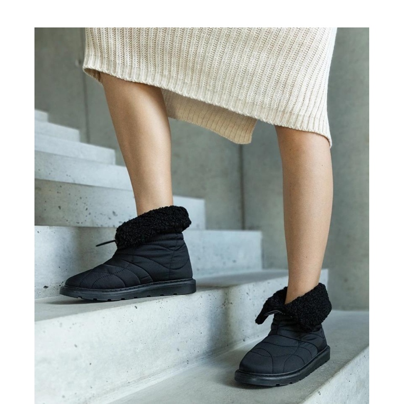 Crne izolirane čizme za snijeg s manžetom Caellita - Solea crna 1