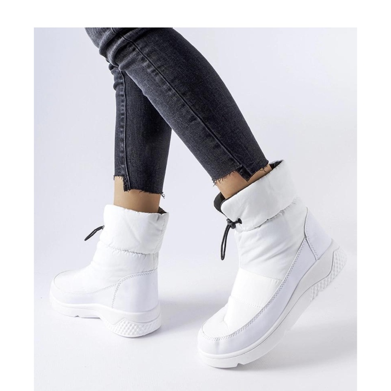 Bijele ženske izolirane čizme za snijeg bijela 1