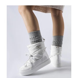 Bijele izolirane čizme za snijeg s elastičnom trakom bijela 1