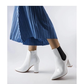 Bijele lakirane gležnjače s patentnim zatvaračem bijela 1