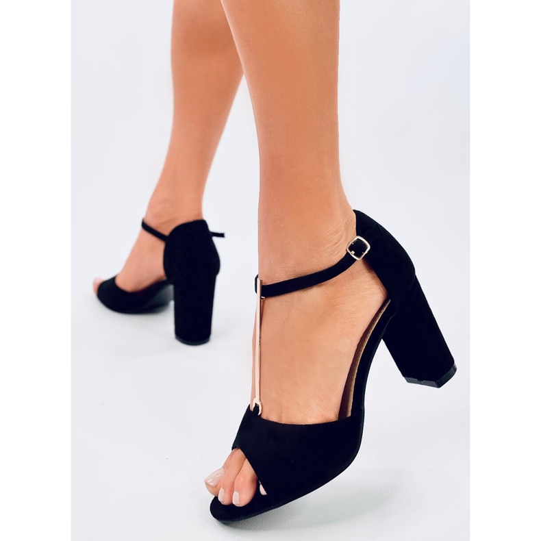 Ferdi Crne sandale na visoku petu sa zlatnim ukrasima crno 2