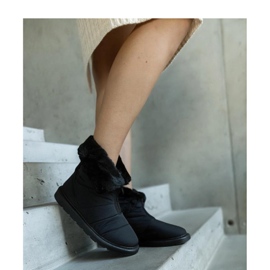 Crne izolirane čizme za snijeg s ovratnikom crno 1