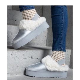 Platforma papuče srebrne boje ukrašene krznom s gumicom na peti, Asza - Solea siva 1