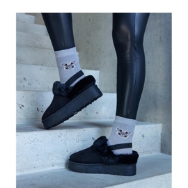 Crne platform papuče ukrašene krznom i s gumicom na peti crno 1