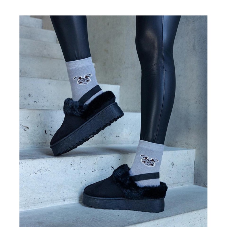 Crne platform papuče ukrašene krznom i s gumicom na peti crno 1