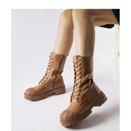 Smeđe izolirane radnice smeđa 1