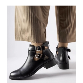 Crne izrezane gležnjače s kopčama crno 1