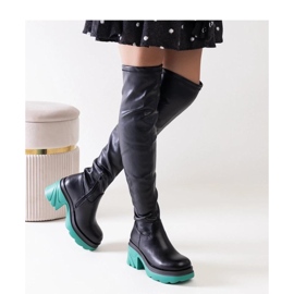 Crne izolirane čizme s masivnom petom crno 1