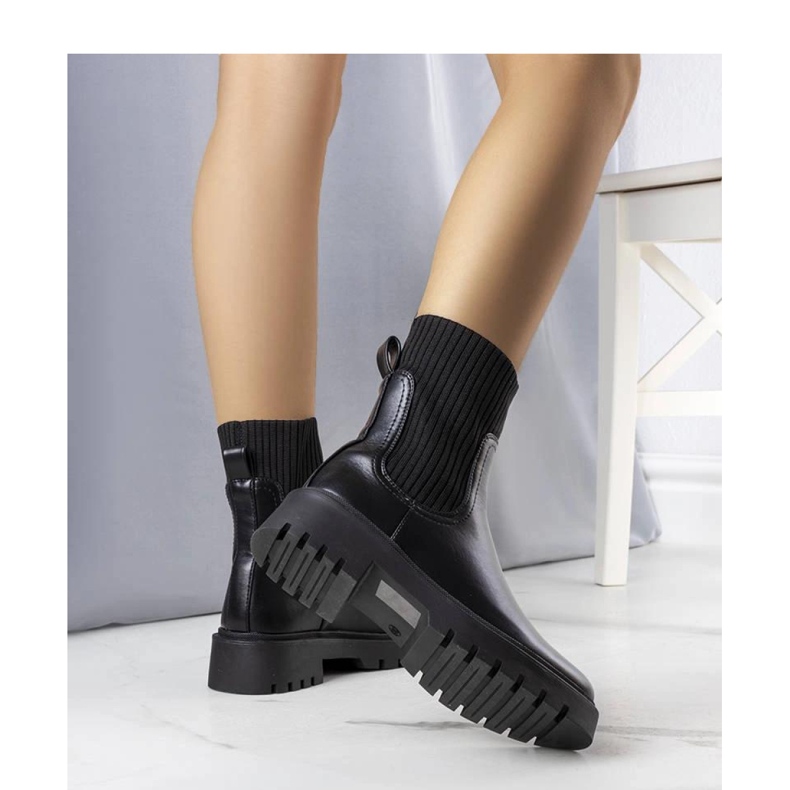 Crne izolirane čizme crna 1