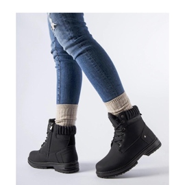 Crne izolirane ženske čizme Araujo - Solea crna 1