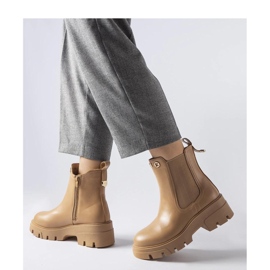 Bež izolirane ukrasne čizme 1