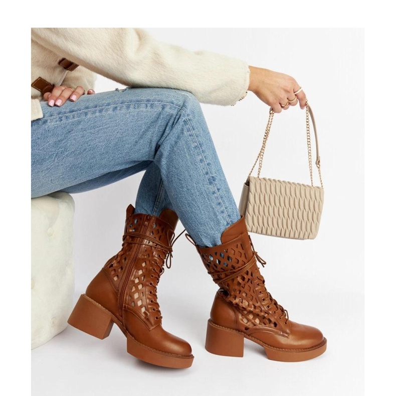 Smeđe otvorene čizme s visokim petama smeđa 1