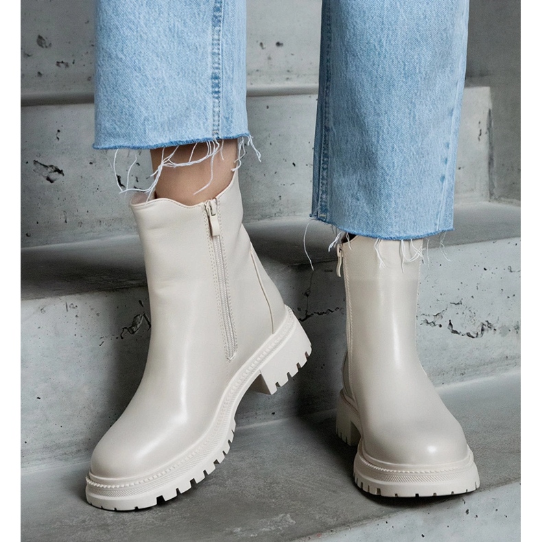 Bež izolirane gležnjače s patentnim zatvaračem, eko koža 1