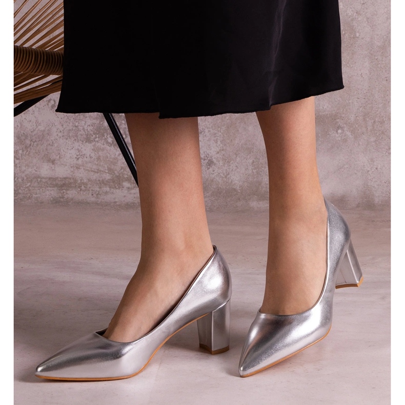 Srebrne metalne pumpe na posta srebro 2