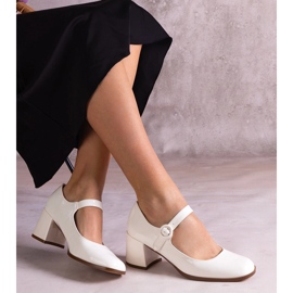 Bijele lakirane pumpe s trakom na posta bijela 2