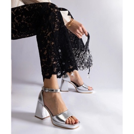 Srebrne ženske sandale s masivnom metalnom petom srebro 2