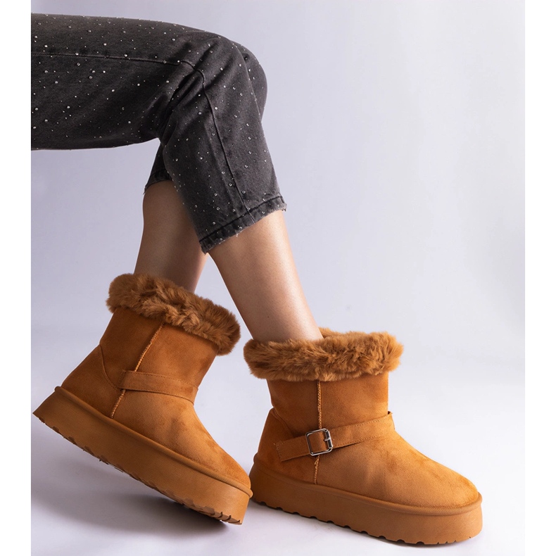 Smeđe izolirane čizme za snijeg ukrašene krznom smeđa 2