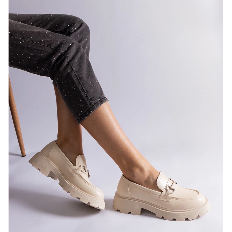 Bež mokasine od eko kože sa zlatnim ukrasima 1