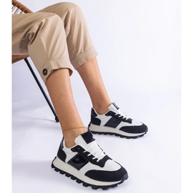 Crne tenisice s vidljivim zaštitnikom crno 1