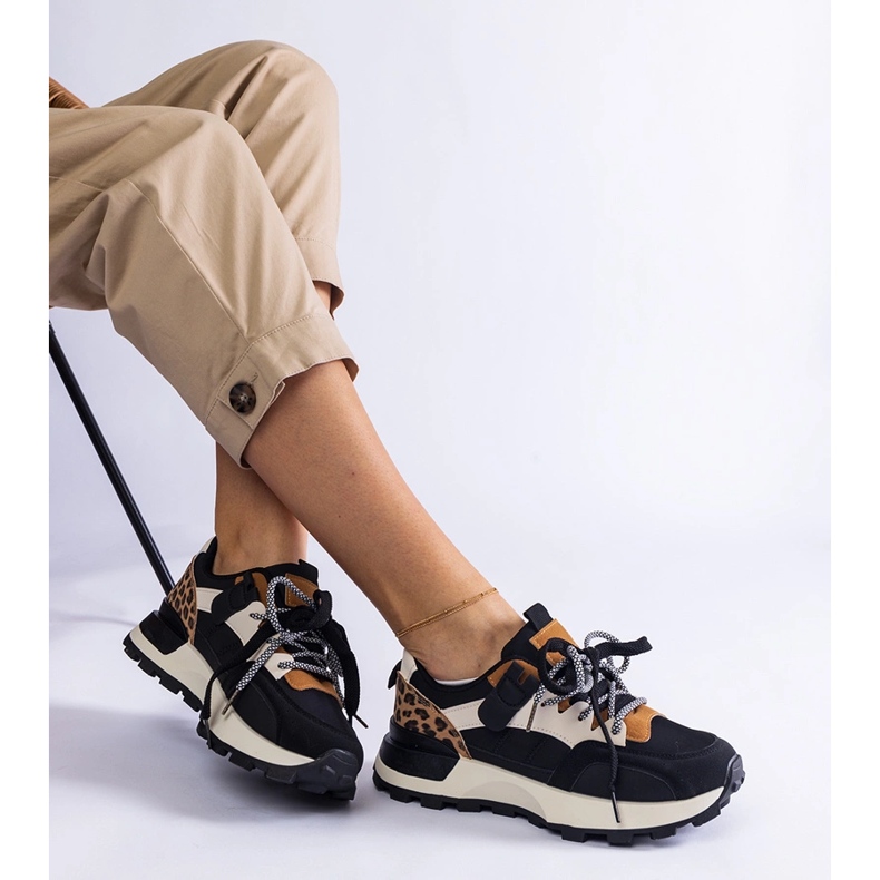 Crne tenisice ukrašene motivom životinja crno 1