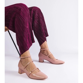 Bež pumpe lakirane remenom 1