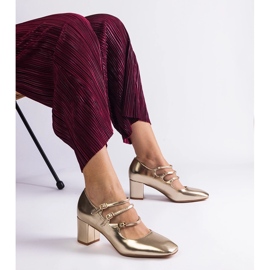 Zlatne pumpe na posta s ukrasnim kopčama zlatna 1