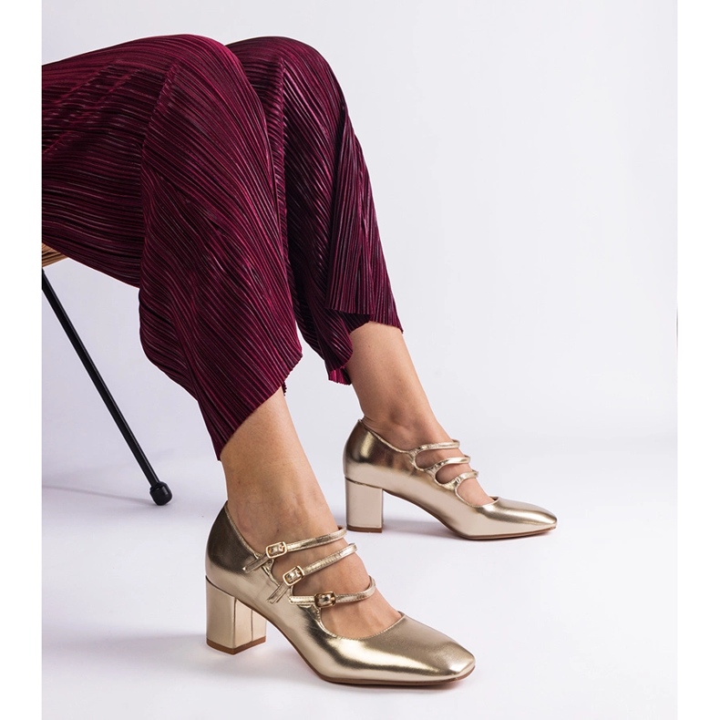 Zlatne pumpe na posta s ukrasnim kopčama zlatni 1