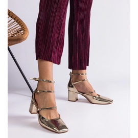 Zlatne pumpe lakirane na posta s kopčama zlatni 1