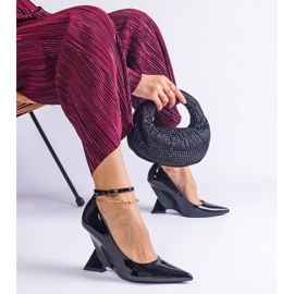 Crne lakirane cipele na klin crna 2