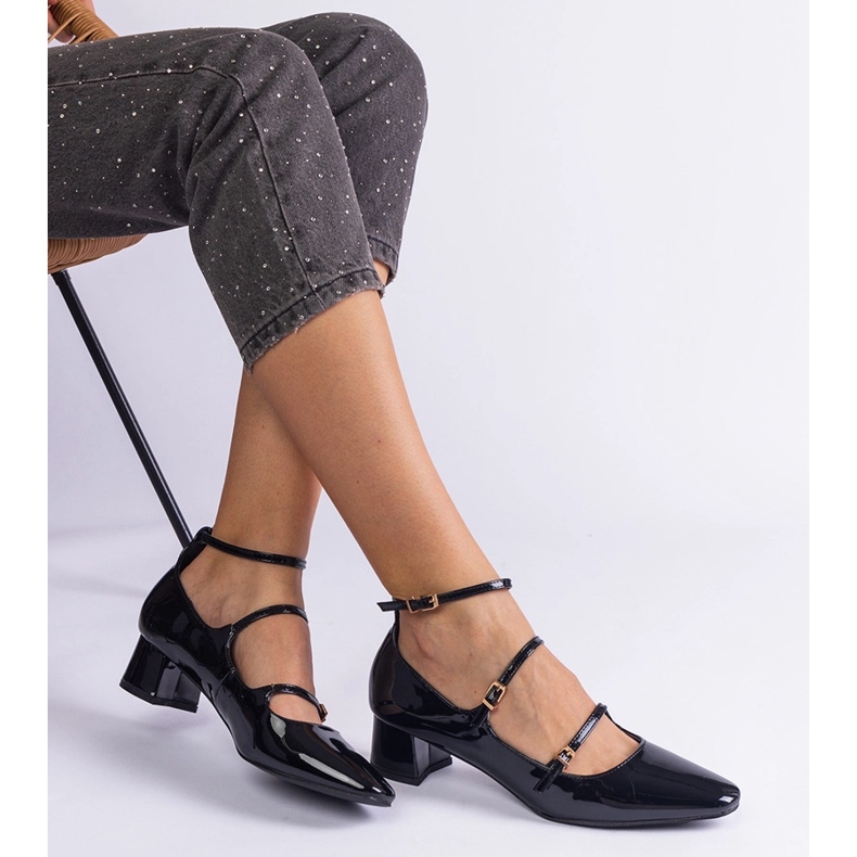 Crne pumpe lakirane remenom crno 2