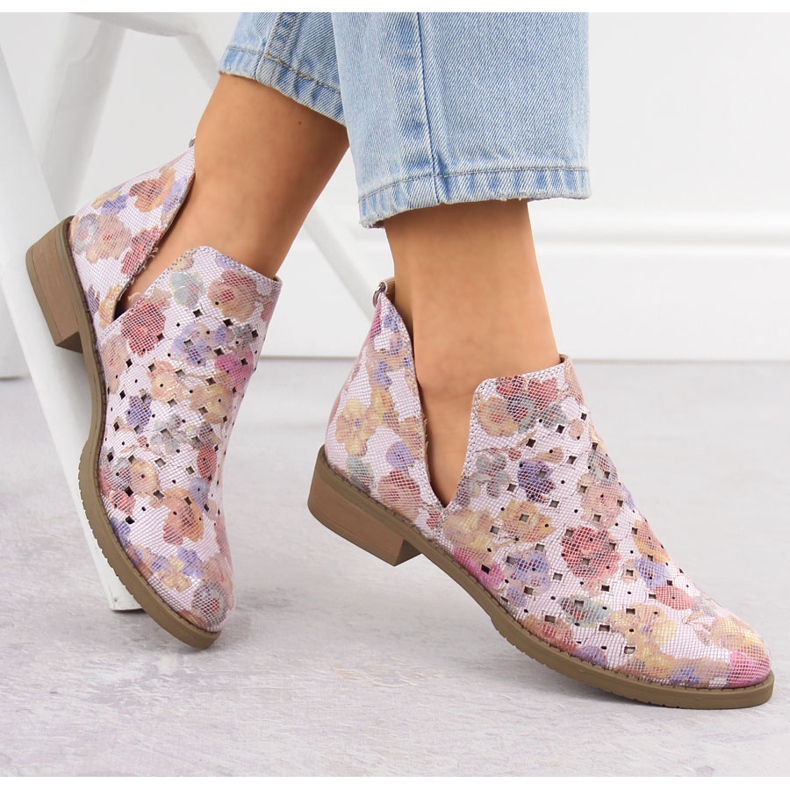 Ženske otvorene čizme umetnute u bijelo cvijeće M. Daszyński SA62-102 bijela 1