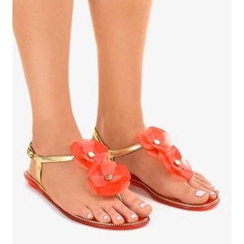 Lakirane bež salonke na špicasti vrh s niskom petom 1