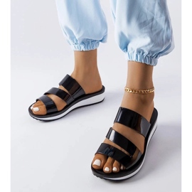 Elegantne lakirane crne ženske cipele na vezanje crno 2