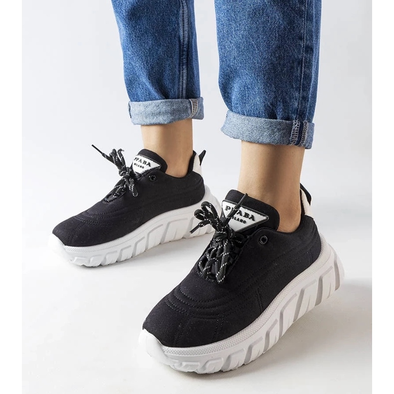 Crne klasične kožare, ženske čizme na patentni zatvarač, izolirane, prirodna koža crno 2