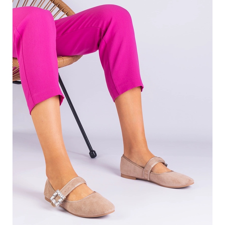 Bež balerine ukrašene kopčom s kristalima 1