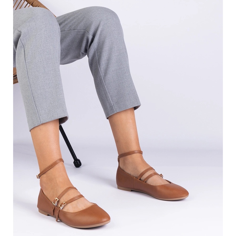 Smeđe balerine izrađene od eko -odlaska s kopčama smeđa 1