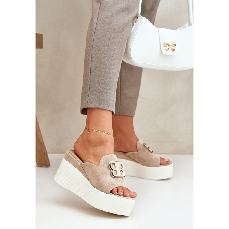 Papuče na platformi i klinovima s bež ukrasom 2