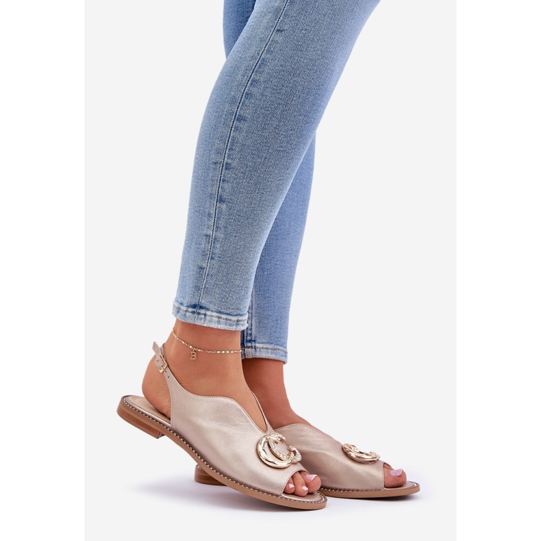 Laura Messi Kožne sandale s ravnim ukidanjem s ukrasom Laure Messi 2865 Zlotys zlatni 1