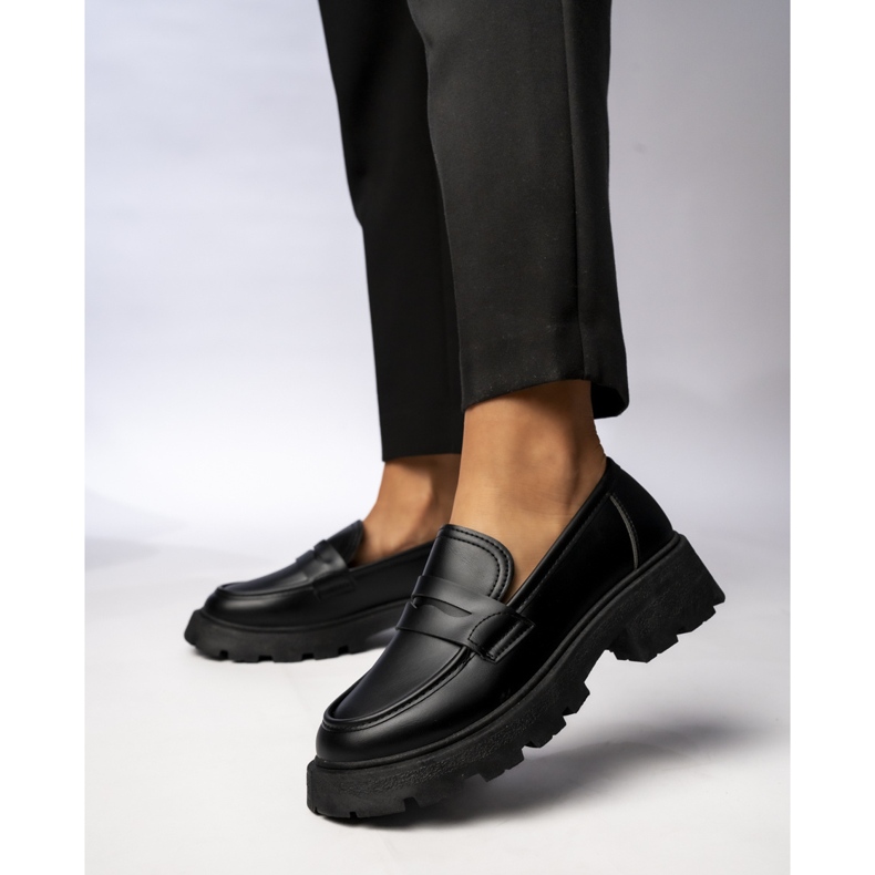 Žene putem Giulia Nero Loafers crno 1