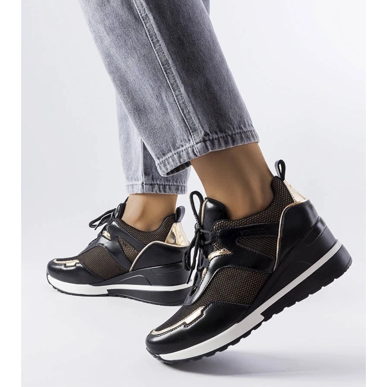 D/GMR Vincez crne i zlatne tenisice na wedge crno 2