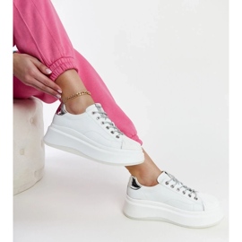 D/GMR Bijele tenisice na platformi Goe NN2N4033 bijela 2